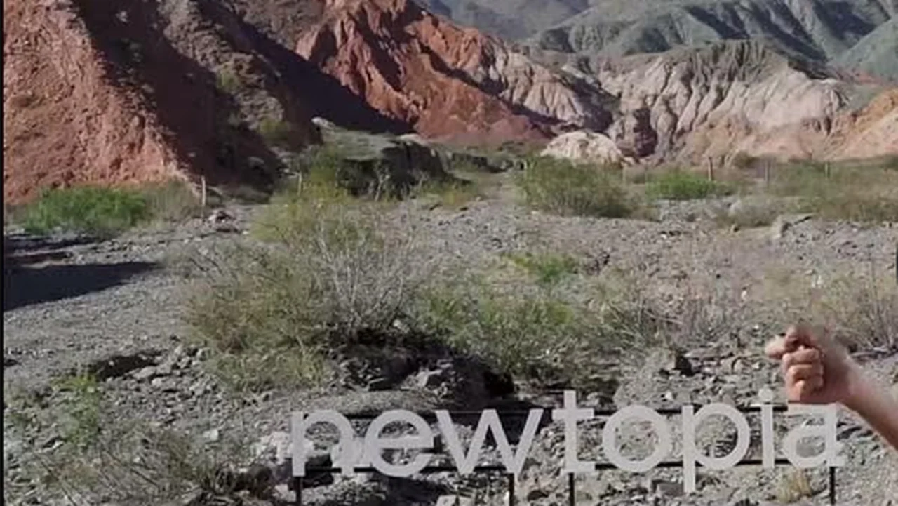 The Newtopia letters standing in the Quebrada de Humahuaca during the For_Me pitch
